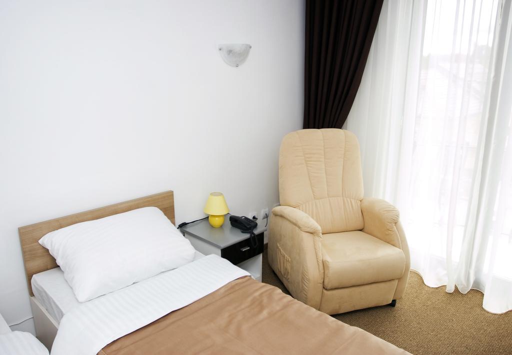 Rhc Royal Hotel Oradea Zimmer foto